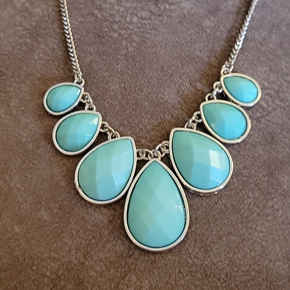 5/$25 VTG Acrylic Teal Teardrop Bib Chain Necklace - Picture 3 of 6